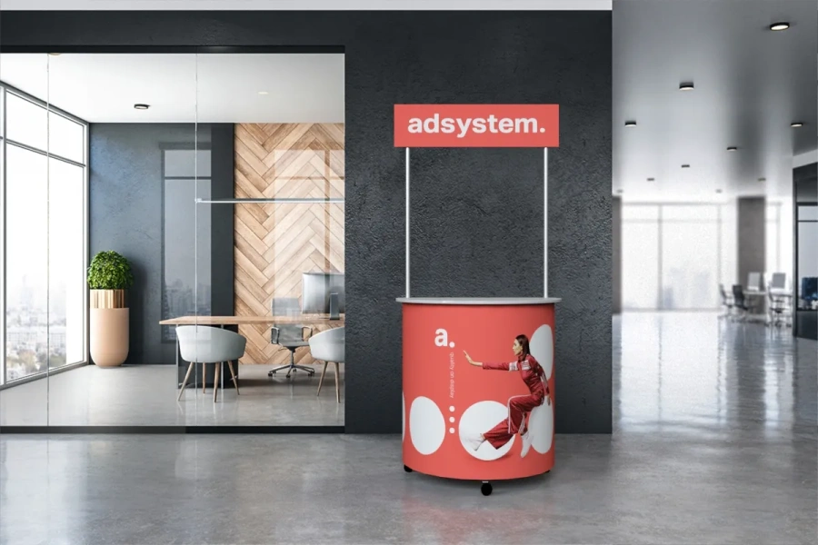 adBox Hit – staliukas produktų pristatymo erdvėje