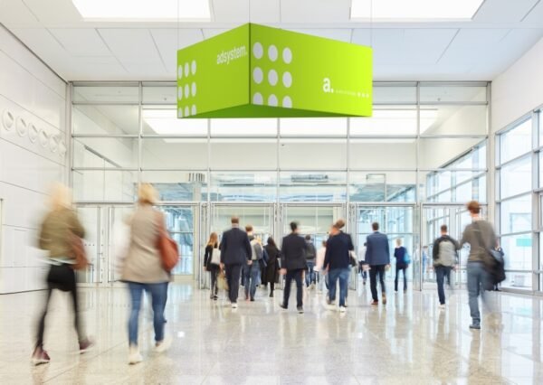 Kabinami parodų stendai adUp Vario Trifloat
