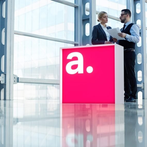 Šviečiantis renginių staliukas adTribune Expo