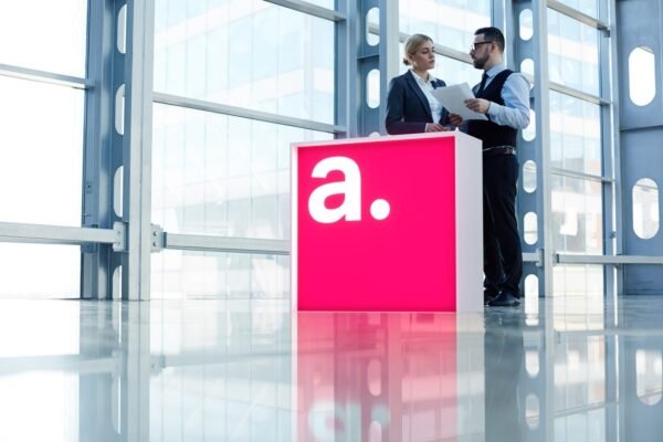 Šviečiantis renginių staliukas adTribune Expo (galima užsakyti tik spaudą, nebegaminamas)