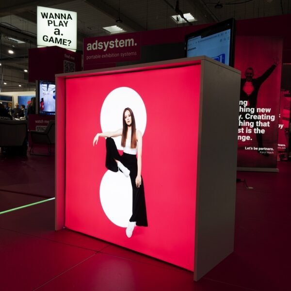Šviečiantis renginių staliukas adTribune Expo (galima užsakyti tik spaudą, nebegaminamas)