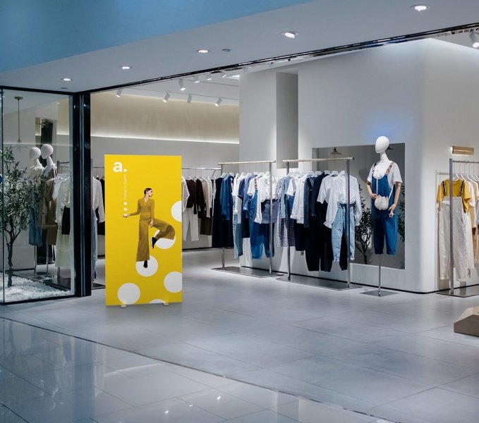 adFrame Starter reklaminis stendas parduotuvėje