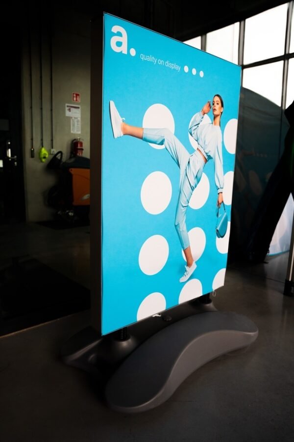 Lauko reklamos stendas adBoard LED