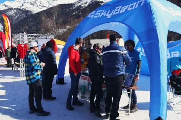 Pripučiamos reklaminės palapinės Falco