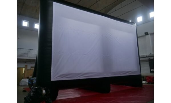 Pripučiamas kino ekranas