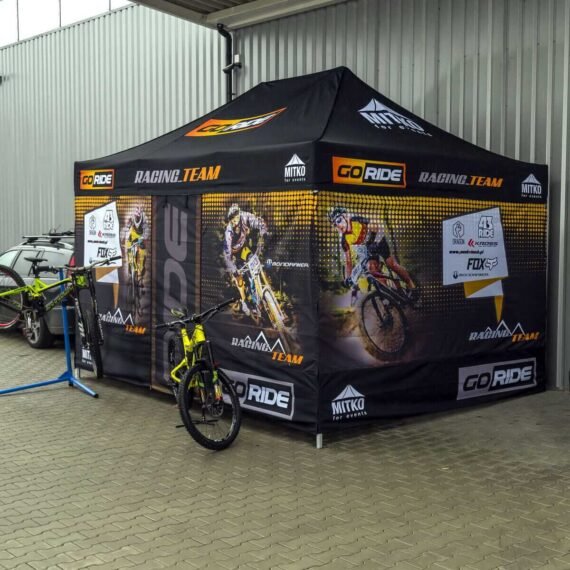 Prekybinė palapinė 3x4,5 Octa Go su reklama ant stogo + 3 sienos su spauda