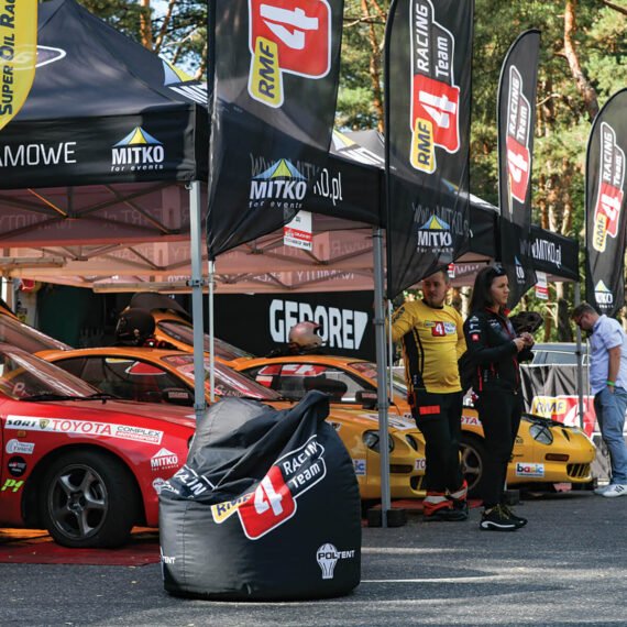 Prekybinė palapinė 3x4,5 Octa Go su reklama ant stogo + 3 sienos su spauda