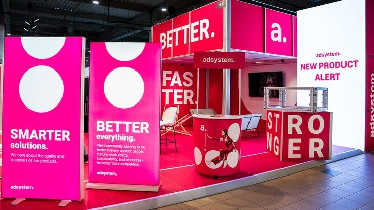 Šviečiantis parodų stendas