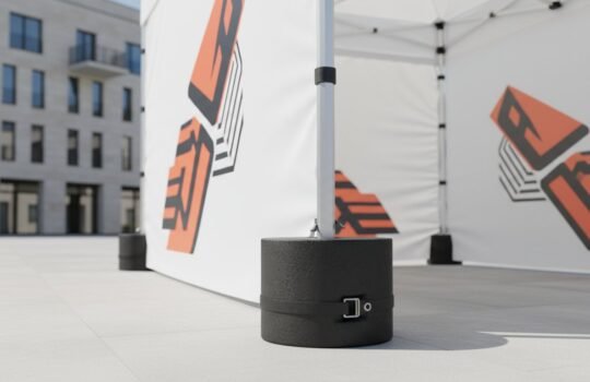 Prekybinių palapinių priedai: viskas ko reikia efektyviam darbui