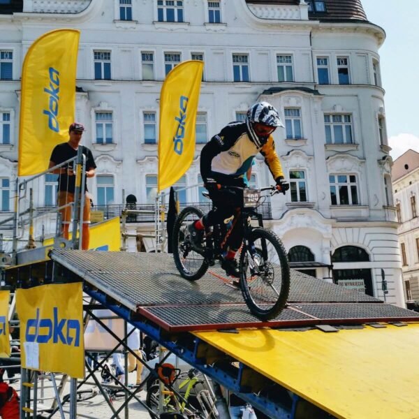 Reklaminės vėliavos komplektas Rider L (425 cm)