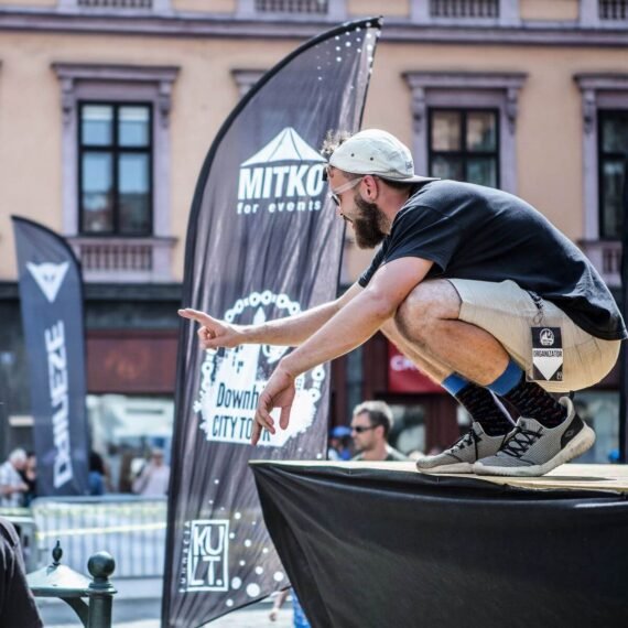 Reklaminės vėliavos komplektas Rider M (313 cm)