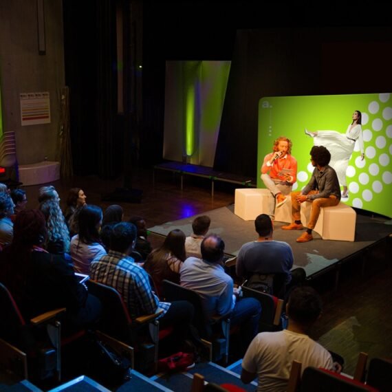 adWall Vario Curved 240 Ø43 in a wheeled bag, single-sided