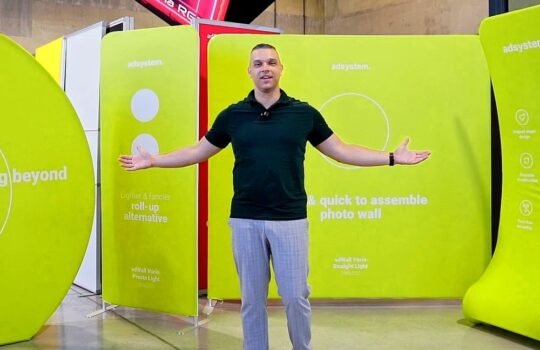 Reklaminės sienelės: tipai, pasirinkimas ir praktinis naudojimas