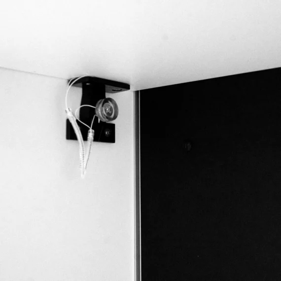 Rakinamas ir šviečiantis staliukas renginiams adTribune Flex Lock