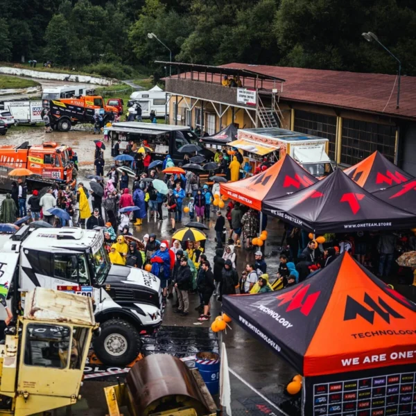Greito surinkimo palapinė 4×4 m Octa Pro su spauda – stogas ir 3 sienos