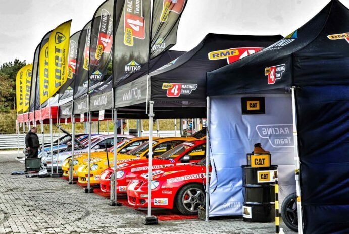 MITKO palapinės automobilių serviso zonoje per sporto renginį